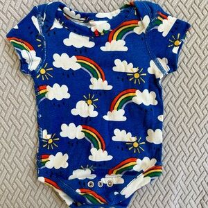 Hanna Andersson Blue and White Bodysuit with Rainbow and Cloud Design